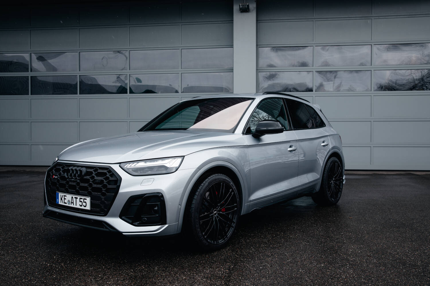 The 384 HP SQ5 a cool eyecatcher with the rear skirt set