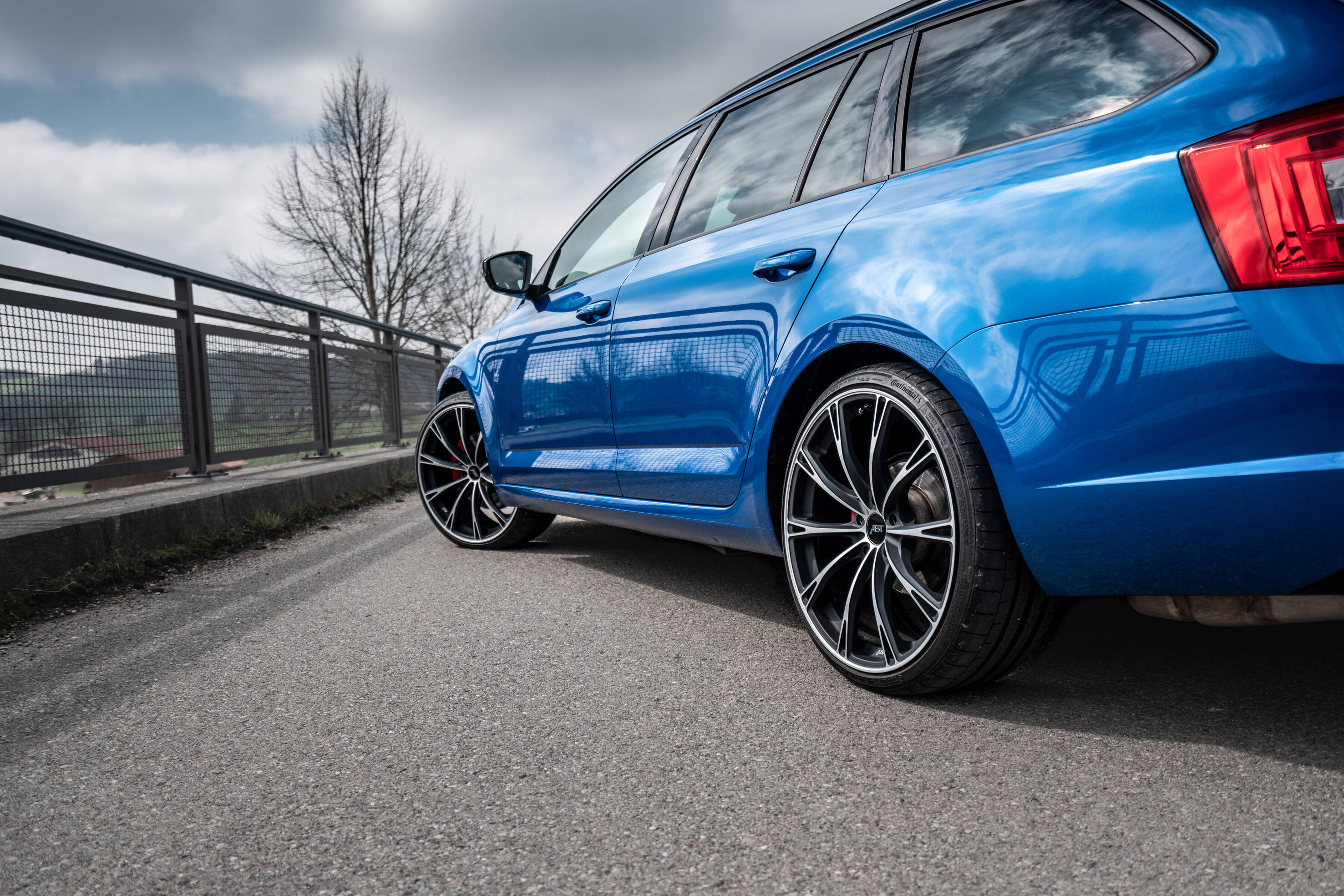 290 HP and new suspension kits: perfect drive for the Skoda